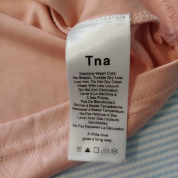 Aritzia TNA Logo Pink T-shirt Size XXS - Picture 6 of 8